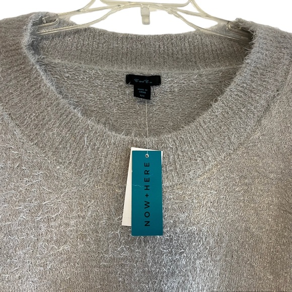 NWT C& C Women’s Short Sleeve Scoop Neck Fuzzy Light Gray Sweater size S - Picture 8 of 10